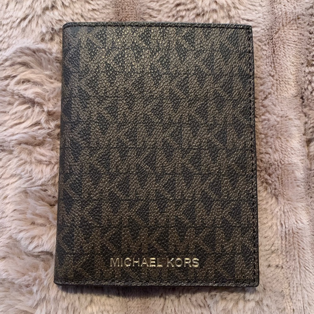 NWT Michael Kors Passport Wallet